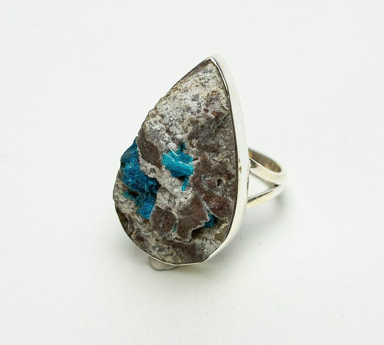 Cavansite ring outlet